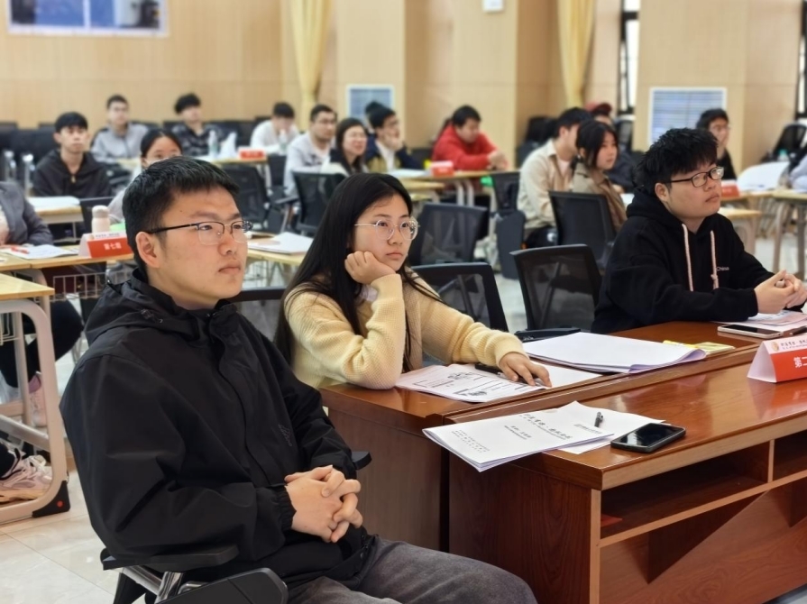 乐投网页版举办“职涯有你 扬帆助航”实践活动