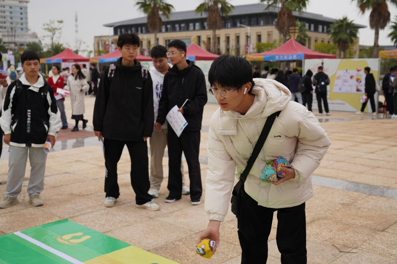 “职业生涯教育”闯关游戏?乐投网页版这场生涯体验之旅反响热烈 “职业生涯教育”闯关游戏?乐投网页版这场生涯体验之旅反响热烈