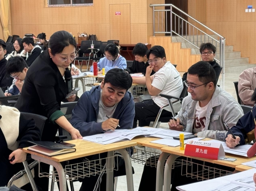 乐投网页版举办“职涯有你 扬帆助航”实践活动