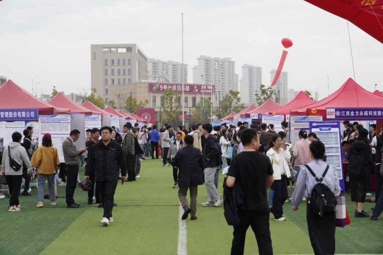 乐投网页版举办春季大型招聘会